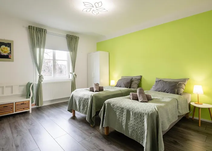 Wilson's Rosengarden Operated By Hostguides *